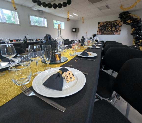 Anniversaire dans la salle du Vent d'Eden